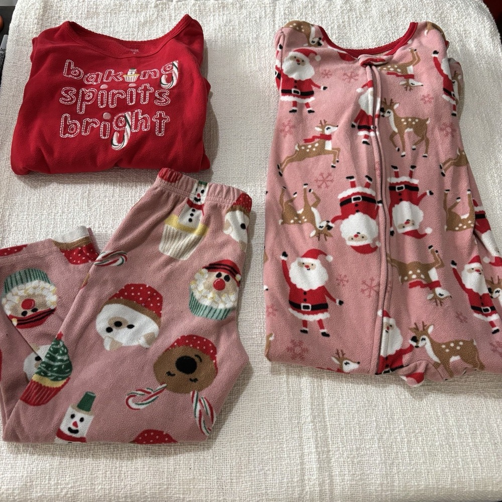 Carters Girls Size 5 Pajama Lot 2 Pairs Christmas Holiday Santa Fleece Sleepwear